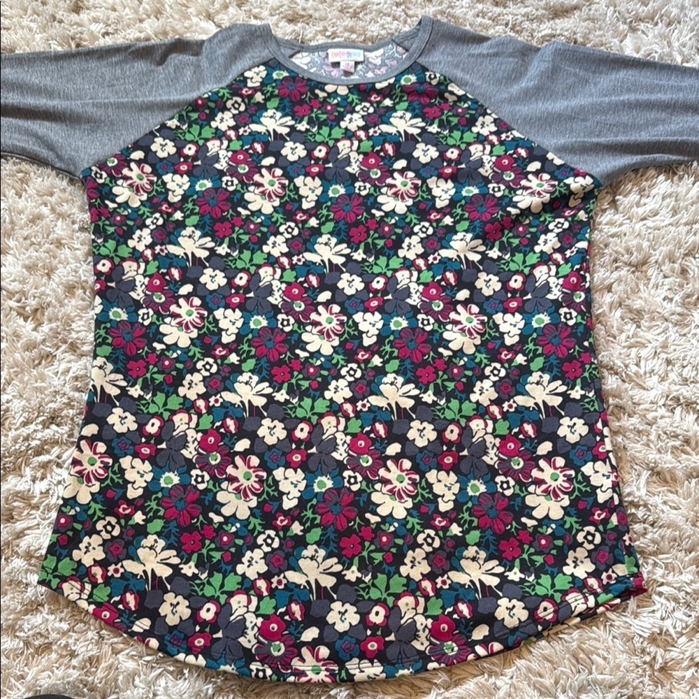 LuLaRoe Gray and Red Raglan T-shirt with Relaxed Fit